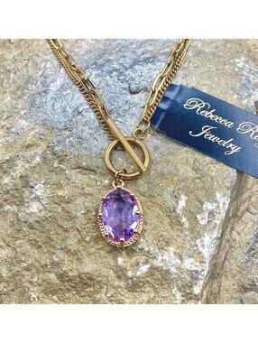 Gold Toggle Necklace with Crystal Éclat Pendant: Purple